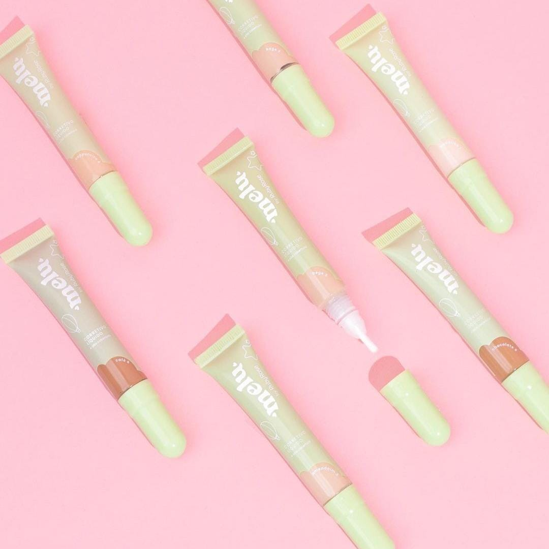 O Corretivo Líquido Alta Cobertura Melu by Ruby Rose foi desenvolvida para disfarçar ou clarear as imperfeições da pele. Um corretivo liquido com alta cobertura e duração. Além da embalagem ser prática e fácil, o corretivo não possui um cheiro forte, têm um perfume agradável.