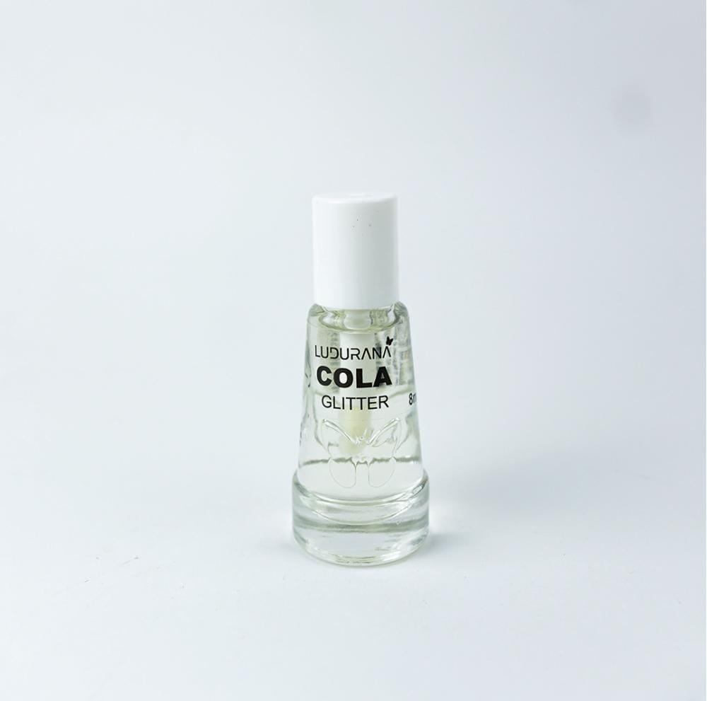 A Cola para Glitter Ludurana é perfeita para quem gosta de usar a criatividade e brilhar nas melhores ocasiões da vida. Além disso, ela é muito fácil e simples de usar.
