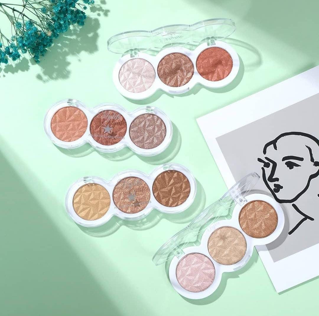 A Paleta de Iluminador Highlight Up Mylife vem com quatro variações de três tons diferentes. Ele é pigmentado na medida certa, perfeito para destacar as áreas iluminadas do rosto e definir bem a maquiagem.