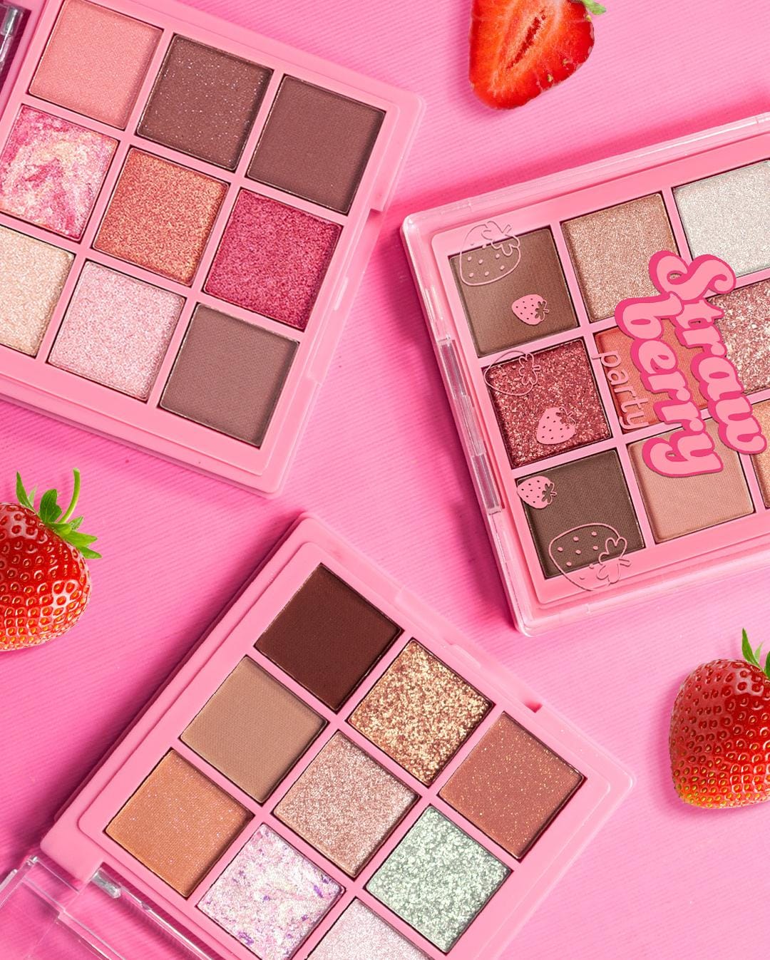 A Paleta de Sombras Strawberry Party City Girls veio para trazer até você um festival do morango em forma de makes! São produtos divertidos e alegres que vão compor sua maquiagem de forma única! As paletas de sombras da Coleção têm um total de zero defeitos! São super compactos e contam com 9 núcleos de sombras com diversos acabamentos e texturas diferentes!