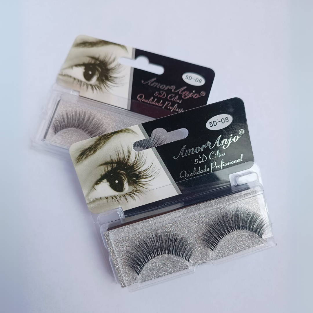 Realce a beleza do seu olhar com os Cílios Postiços 5D/08 Amor Anjo. Essa opção ideal realça seu olhar de forma natural e deslumbrante. Sinta-se ainda mais atraente com esses escolhidos postiços de alta qualidade. Você vai amar!