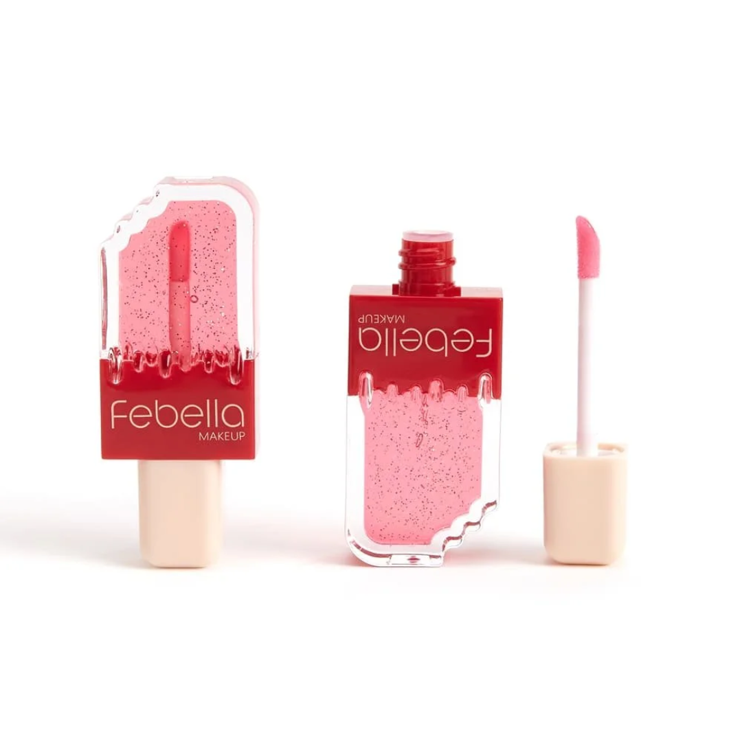 O Lip Gloss Magic Glitter Picolé Febella é perfeito para quem ama unir beleza e diversão em um só produto. Com uma embalagem criativa em formato de picolé, ele traz um toque único e encantador para sua rotina de maquiagem.